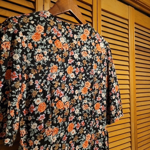 VTG Floral & Black Font Button Down Dress - Picture 5 of 7